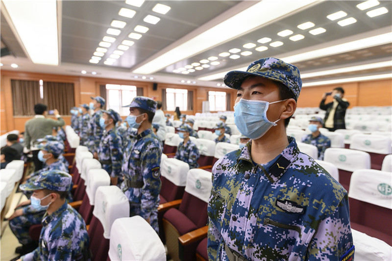 12海航学子献祝福.jpg